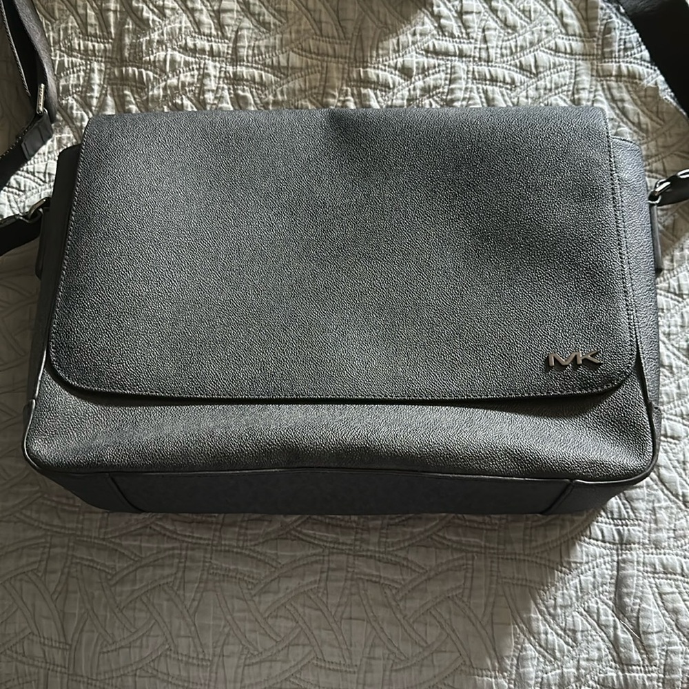 Michael Kors Black Messenger Bag Minimalist Design